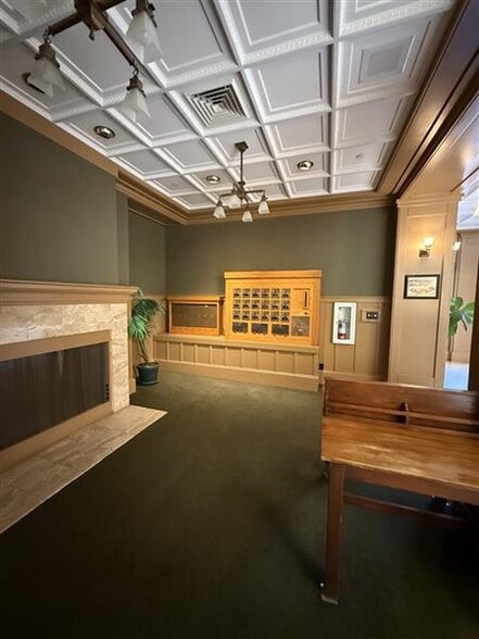 More Photos Of 853 Lincoln Way, Auburn Freestanding For Lease