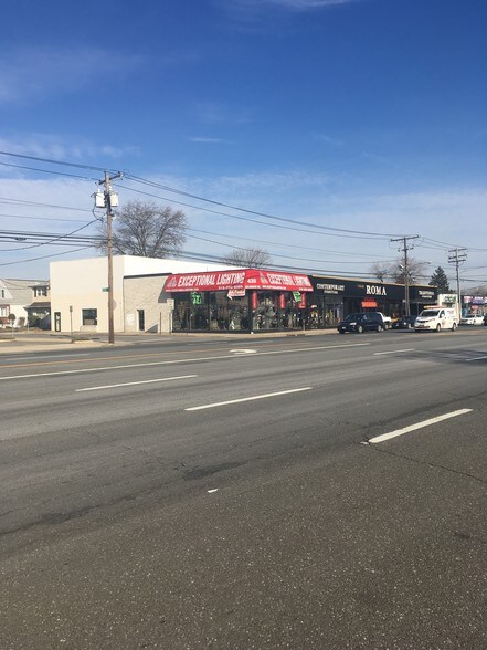 More Photos Of 435-437 Old Country Rd, Westbury Freestanding For Lease