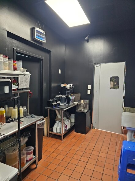 More Photos Of 211 Providence Rd, Chesapeake General Retail For Sale