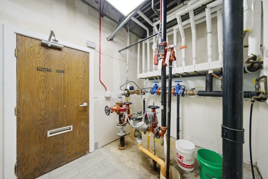More Photos Of 460 Coventry Ln, Crystal Lake Apartments For Sale