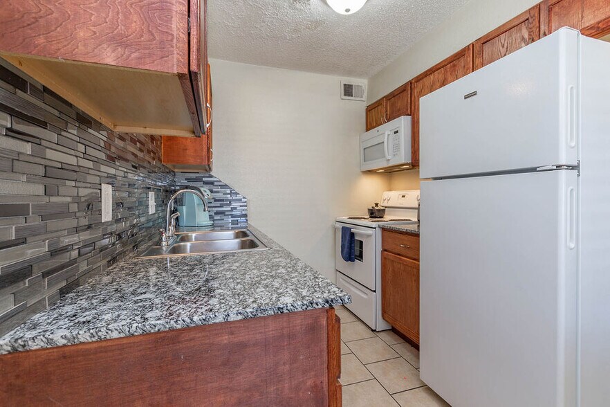 More Photos Of 7404 Lyrewood Ln, Oklahoma City Apartments For Sale