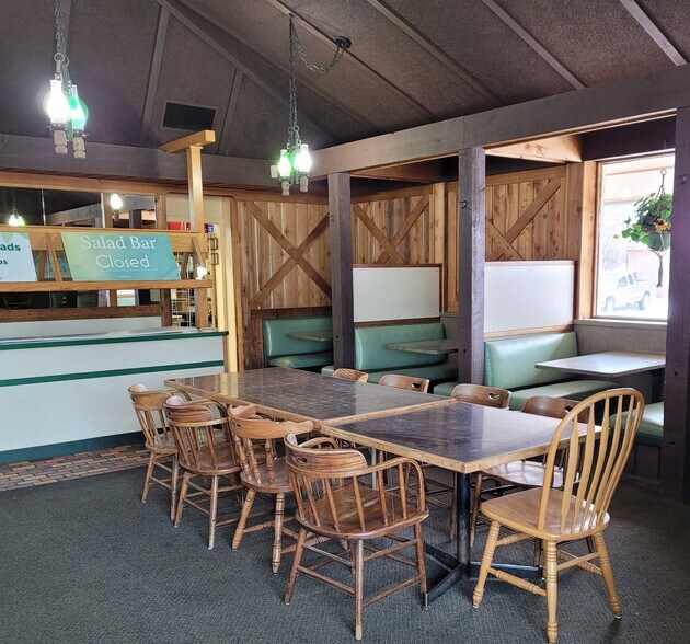 More Photos Of 630 NE Main St, Lewistown General Retail For Lease