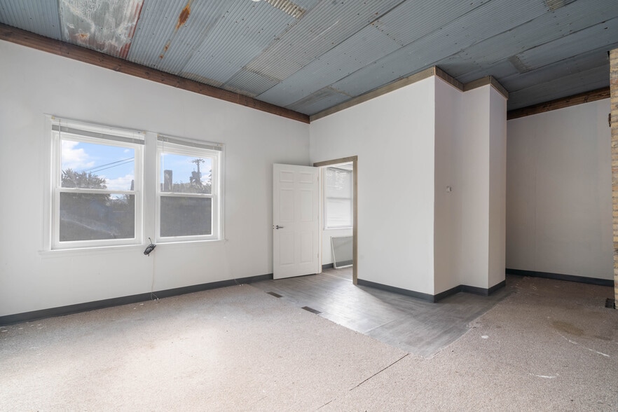 More Photos Of 2224 W 3rd St, Duluth Storefront Retail Office For Sale