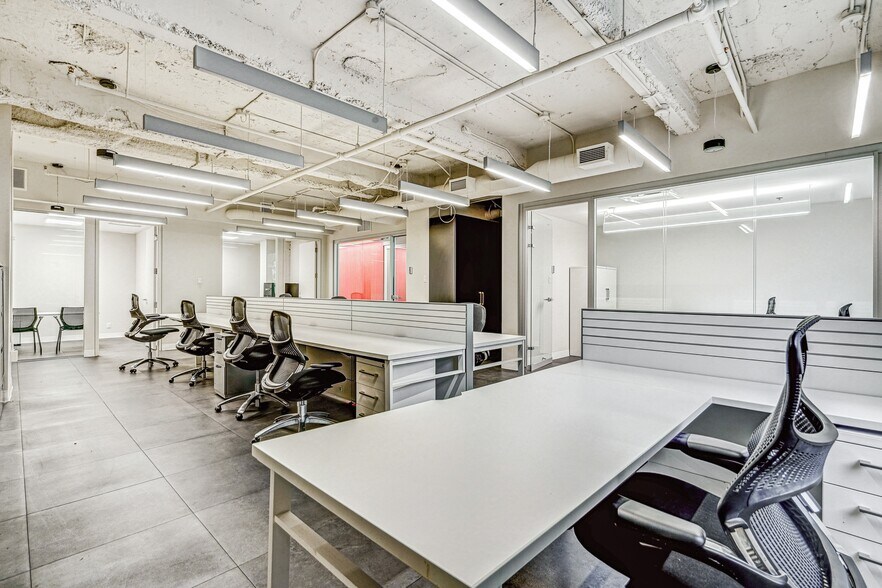 More Photos Of 215 Rue Saint-Jacques, Montréal Office For Lease