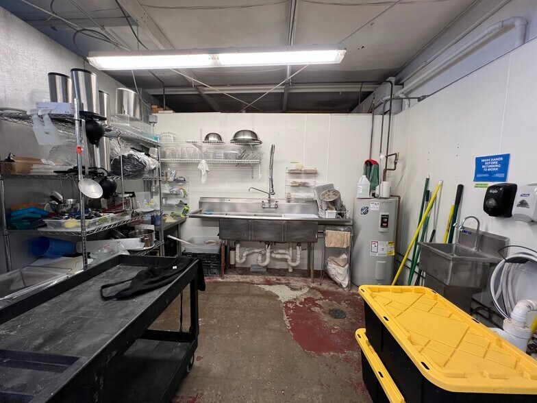 More Photos Of 6895 Paoli Rd, Belleville Restaurant For Lease