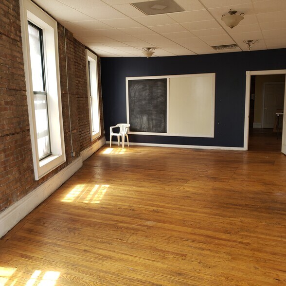 More Photos Of 323-325 James St, Syracuse Loft Creative Space For Lease