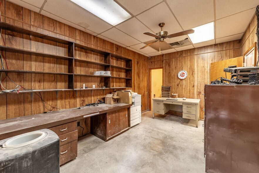 More Photos Of 1208 E Washington St, Stephenville Industrial For Sale