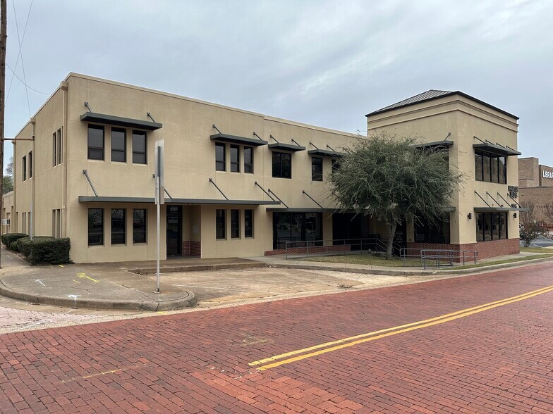 More Photos Of 227 S College Ave, Tyler Office For Lease