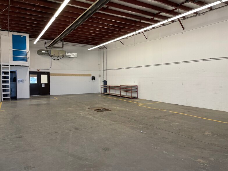 More Photos Of 11231 97 Av, Grande Prairie Warehouse For Lease