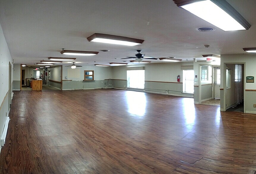 More Photos Of 2500 E Saint Louis St, West Frankfort Skilled Nursing Facility For Sale