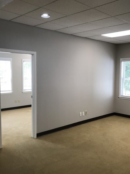 More Photos Of 400 Main St, Hilton Head Office For Lease