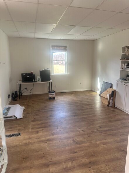 More Photos Of 1041 Main Rd, Westport Office For Lease