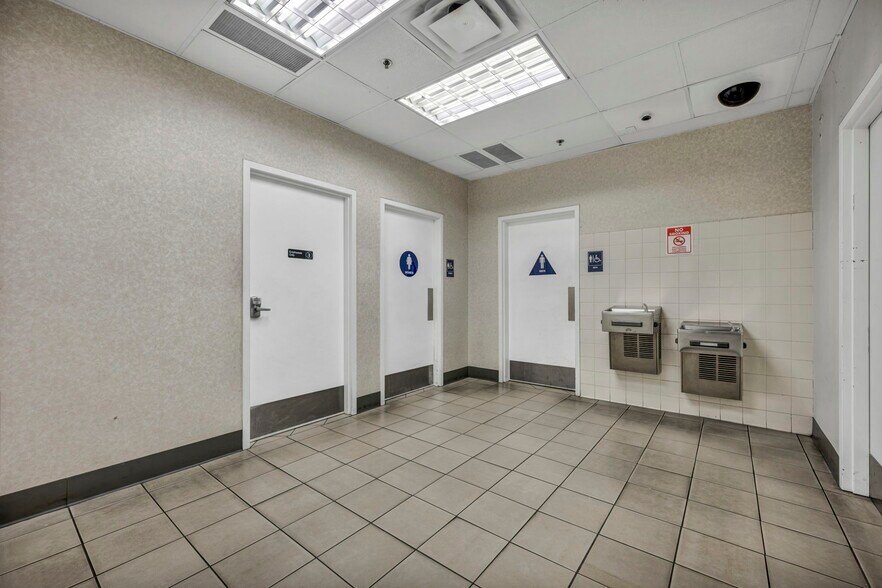 More Photos Of 6895 Sierra Center Pky, Reno Department Store For Lease