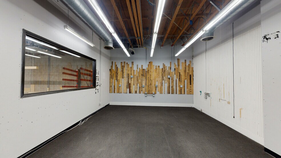 More Photos Of 6151-6159 Santa Monica Blvd, Los Angeles Showroom For Lease