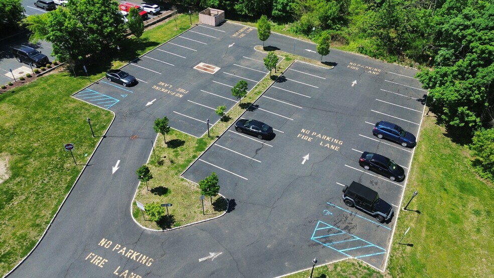 More Photos Of 33 N Main St, Marlboro Office For Lease
