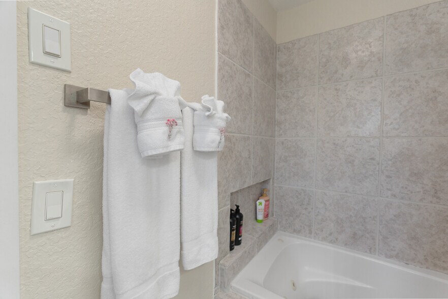 More Photos Of 1520 NE 51st St, Fort Lauderdale Apartments For Sale
