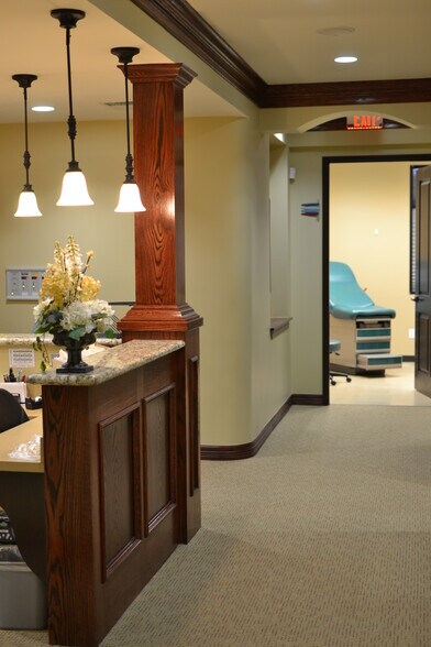 More Photos Of 19701 Kingwood Dr, Kingwood Office For Sale