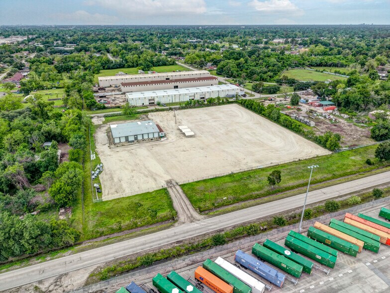 More Photos Of 6906-6916 Elbert St, Houston Warehouse For Lease
