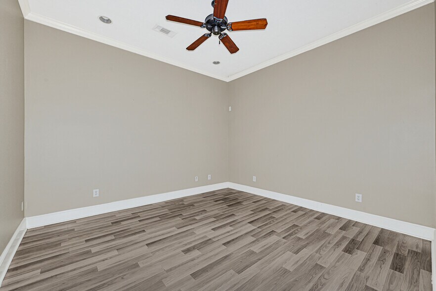 More Photos Of 12816 Willow Centre Dr, Houston Loft Creative Space For Sale