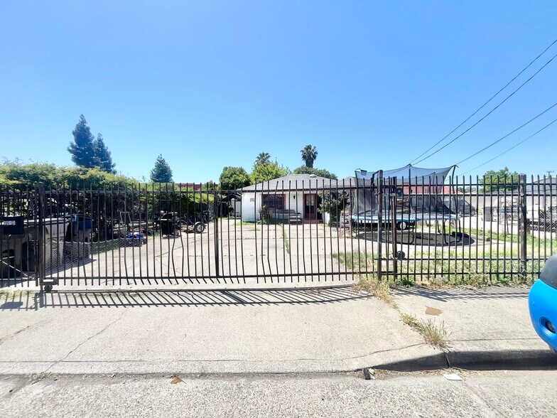 Primary Photo Of 2513 Connie Dr, Sacramento Office For Sale