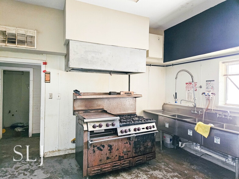 More Photos Of 2017 S Ervay St, Dallas Restaurant For Lease