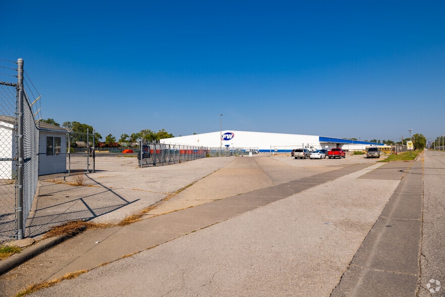 More Photos Of 4300 Church Rd, Centreville Land For Lease