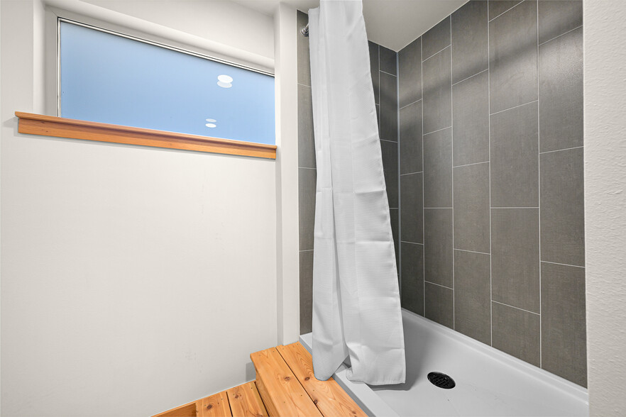 More Photos Of 701 E Holly St, Bellingham Office For Sale