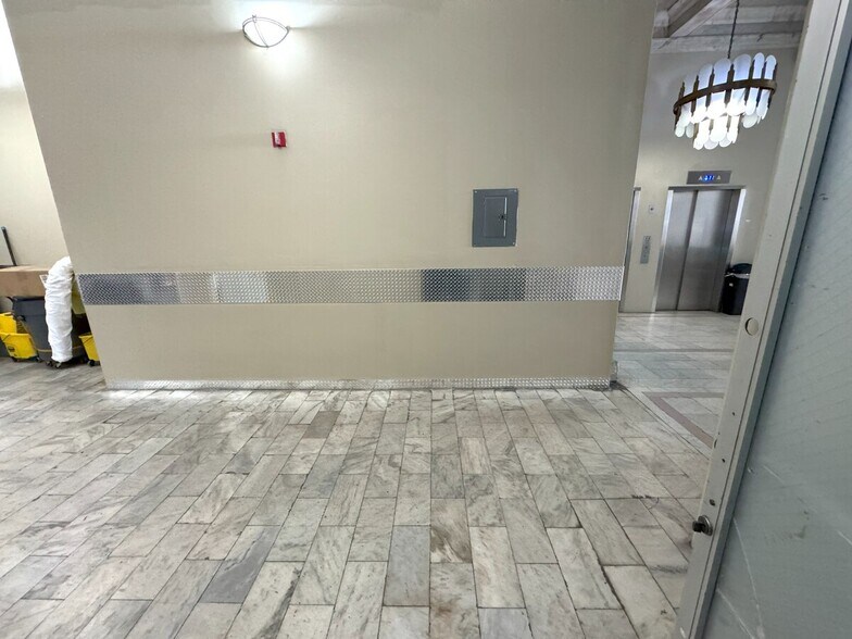 More Photos Of 100-112 W 9th St, Los Angeles Office For Lease