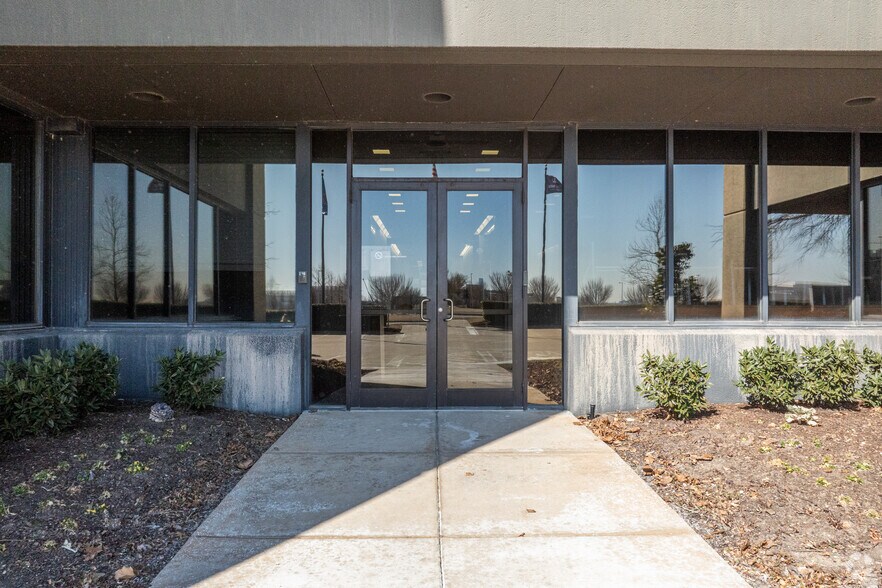 More Photos Of 777 Nw 63rd St, Oklahoma City Office For Lease