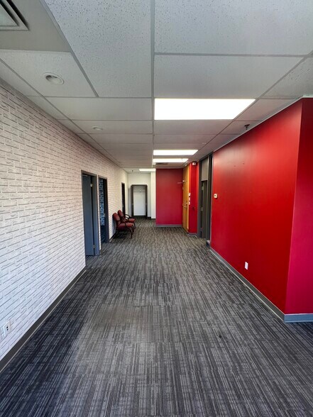 More Photos Of 643-675 Boul Curé-Labelle, Laval Storefront Retail Office For Lease