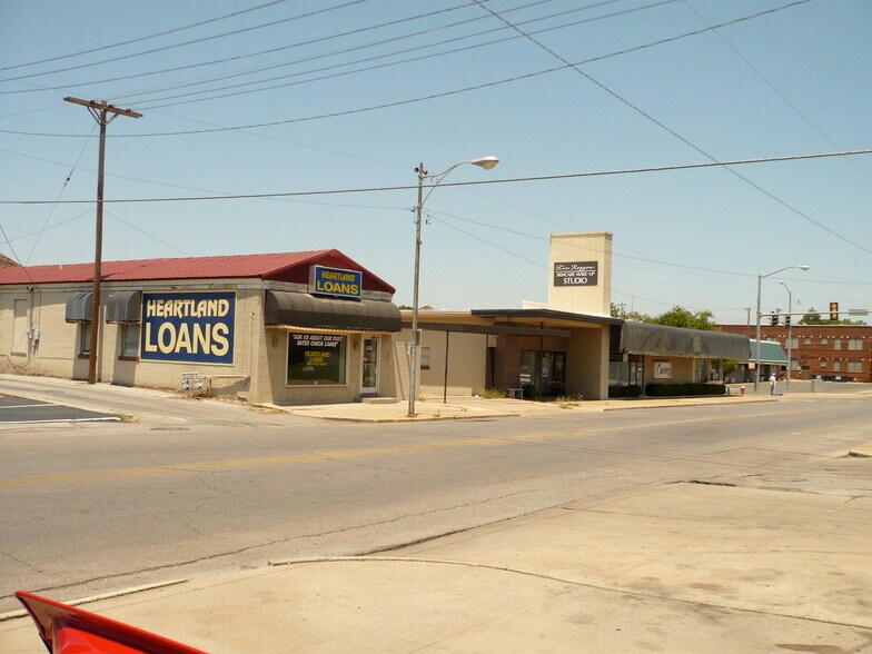 More Photos Of 15 N 10th St, Duncan Storefront For Lease
