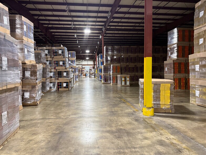 More Photos Of 311 N Linwood Ave, Appleton Warehouse For Lease