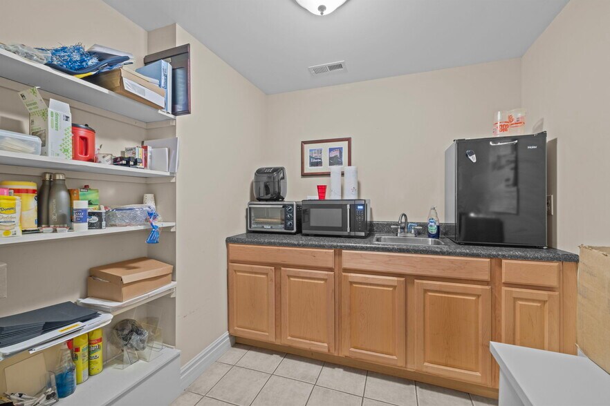 More Photos Of 207 N Water St, Elizabeth City Office For Sale