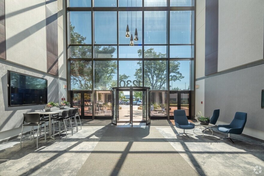 More Photos Of 1230 E Diehl Rd, Naperville Unknown For Lease