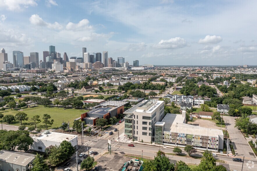 More Photos Of 3131 Emancipation Ave, Houston Office For Lease