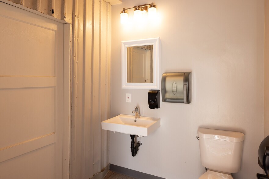 More Photos Of 7550-7552 Sandholdt Rd, Moss Landing Specialty For Sale