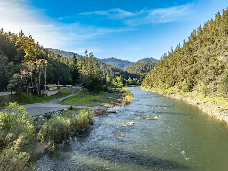 More Photos Of 11744 Galice Rd, Merlin Hotel For Sale