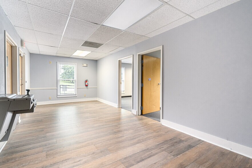 More Photos Of 617 Mulberry St, Elizabethtown Office For Sale