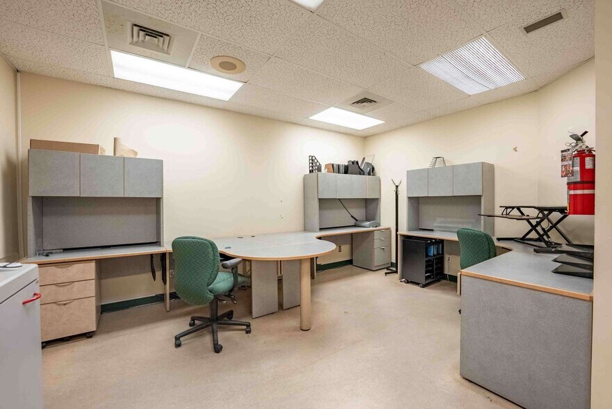 More Photos Of 29 Main St E, Chelmsford Office For Sale