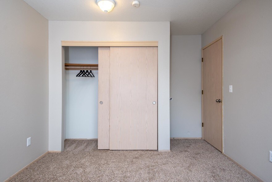 More Photos Of 805 NE Kane Dr, Gresham Apartments For Sale