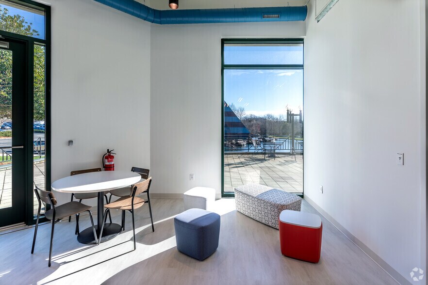 More Photos Of 9144 Arrowpoint Blvd, Charlotte Office For Lease