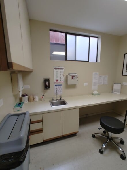 More Photos Of 1842 Noriega St, San Francisco Storefront Retail Office For Lease