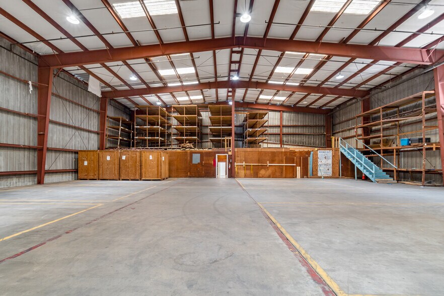 More Photos Of 125 Lurton St, Pensacola Distribution For Lease