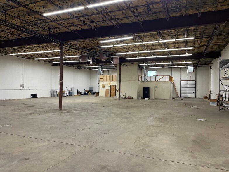 More Photos Of 2610 S Raritan Cir, Englewood Industrial For Sale