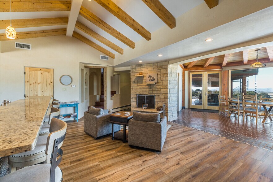 More Photos Of 102 Rabbit Rd, Santa Fe Specialty For Sale