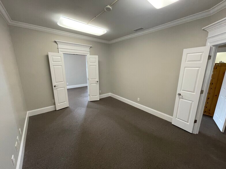 More Photos Of 2719 Graves Dr, Goldsboro Office For Lease