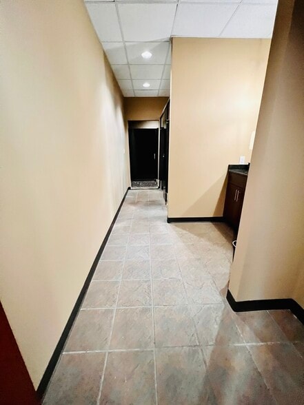 More Photos Of 163 Business Park Dr, Lebanon Light Manufacturing For Lease