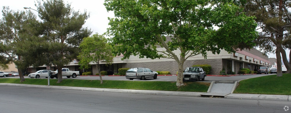 More Photos Of 4275 W Bell Dr, Las Vegas Light Manufacturing For Lease