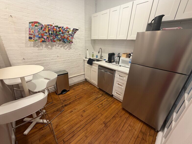 More Photos Of 285 W Broadway, New York Office For Lease