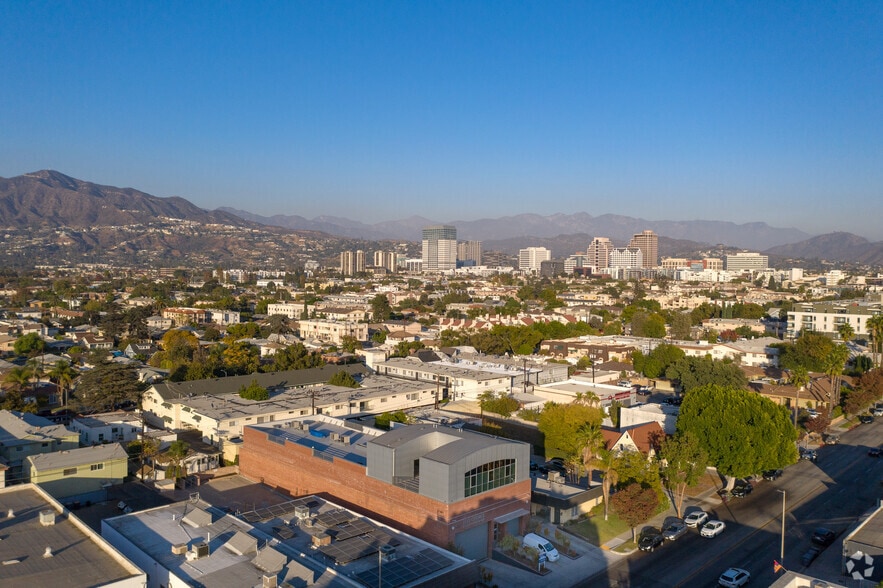 More Photos Of 645 W Broadway, Glendale Distribution For Lease